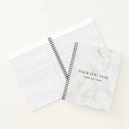 Sjabloon met witte marmer en aangepaste tekst en l notitieboek (Binnen)