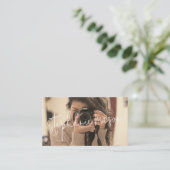 Sjabloon minimalistische aangepaste scriptfotograf visitekaartje (Staand voorkant)