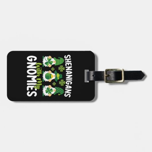 Sjenanigans met mijn gnomen worden vanaf Patrick's Bagagelabel (Voorkant horizontaal)