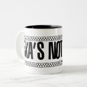 Ska is niet dood. tweekleurige koffiemok (Voorkant links)