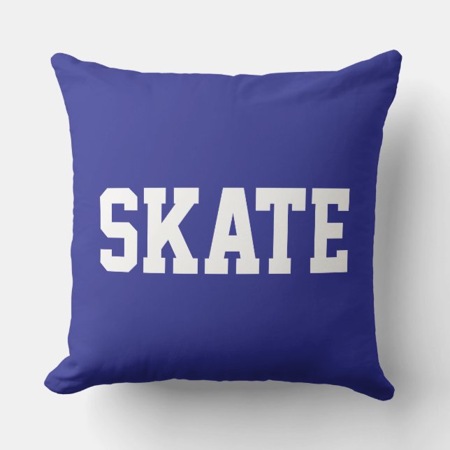 SKATE Fun Vet Wit Witte Tekst Op Diepblauw Kussen (Voorkant)