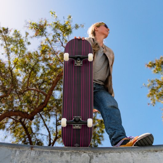 Skateboard Black met roze lijnen HAMbWG (Buiten 1)