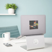 Skateboard dat aan de rand wordt geboren sticker (Laptop op bureau)