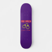 skateboard "FREE SPEECH IS GEEN CRIMINE" (Voorkant)