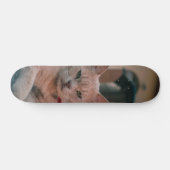 Skateboard Gato atigrado naranja con seria actitud (Horizontaal)