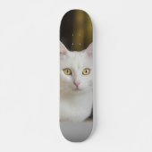 Skateboard Gato blanco con ojos amarillos (Voorkant)