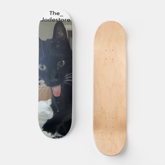 Skateboard kat tong uit (Voorkant)
