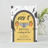 Skateboard komt langs strandsport kaart (Staand voorkant)