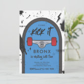 Skateboard komt langs strandsport kaart (Staand voorkant)