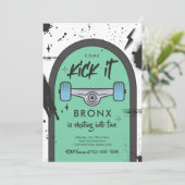 Skateboard komt langs strandsport kaart (Staand voorkant)