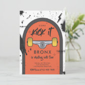 Skateboard komt langs strandsport kaart (Staand voorkant)