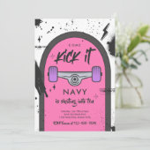 Skateboard komt langs strandsport kaart (Staand voorkant)