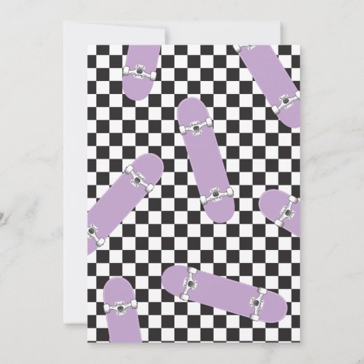 Skateboard Laten we het paarse verjaardagsuitnodig Kaart (Achterkant)