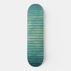 Skateboard met gestreepte blauwe lijnen
