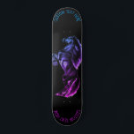 Skateboard met Opstaande Zwarte Paard Aangepaste T<br><div class="desc">Skateboard met uw kleuren en tekst - Rechtop zwart wild paard - zwart en wit schilderij - Voeg uw unieke tekst - naam / kleuren - Kies uw favoriete tekst en achtergrond kleuren - Formaat wijzigen en verplaatsen of verwijderen van elementen met aanpassingstool. Zie mijn andere projecten/schilderijen. Je kunt mijn...</div>