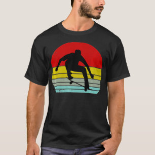 Skateboard met vuurvaste ruggegraat en zonneklare t-shirt
