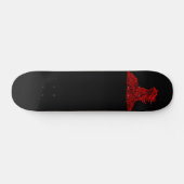 Skateboard mit Rote Drache am Felsen (Horizontaal)
