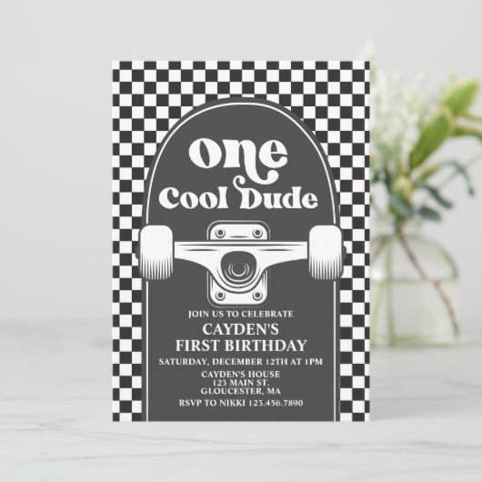 Skateboard One Cool guy 1st Birthday Uitnodiging (Staand voorkant)