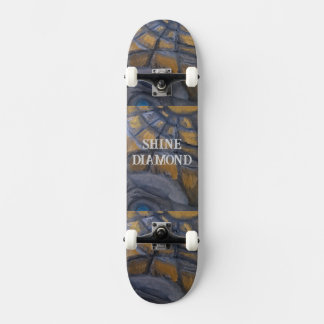 SKATEBOARD ONTWERP VAN KUNSTENAAR PAULA REILLY