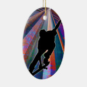 Skateboard op een bouwRay Keramisch Ornament (Rechts)