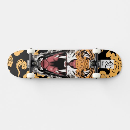 SKATEBOARD ROARING TIGER MET CLOUD PATROON (Horizontaal)