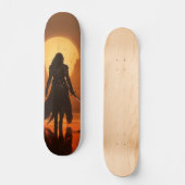 Skateboard Silueta de mujer guerrera al amanecer (Voorkant)