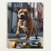 Skateboard Stunt: een Staffy in beweging Planner (Voorkant)