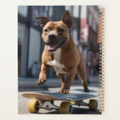 Skateboard Stunt: een Staffy in beweging Planner (Achterkant)