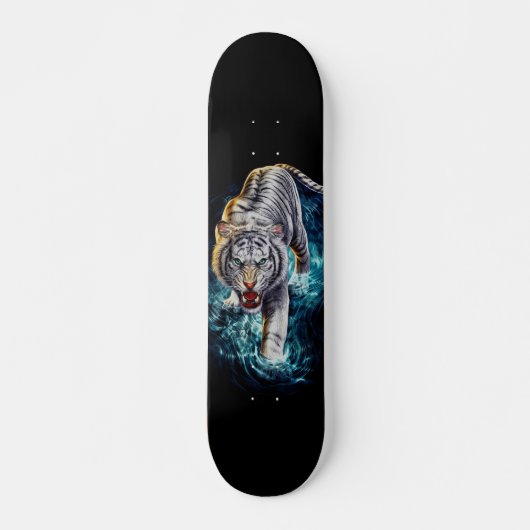 Skateboard Tigre agresivo de noche en el agua  (Voorkant)