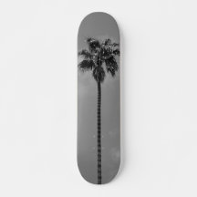 Skateboard van de zwarte en witte palmboom