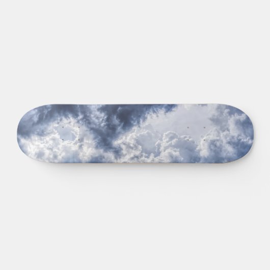 skateboard van stormachinewolken (Horizontaal)