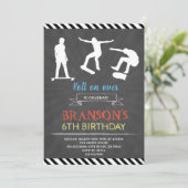 Skateboard verjaardagsfeestje uitnodiging (Staand voorkant)