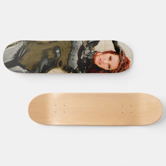 SKATEBOARD - zwarte latex - Bianca Beauchamp (Horizontaal)