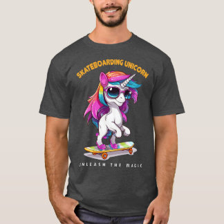 SKATEBOARDENDE EENHOORN T-SHIRT