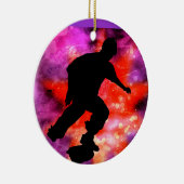 Skateboarder in Cosmic Clouds Keramisch Ornament (Rechts)