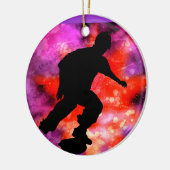 Skateboarder in Cosmic Clouds Keramisch Ornament (Links)
