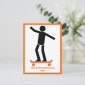 Skateboarder op zijn skateboardaangepast briefkaart (Staand voorkant)