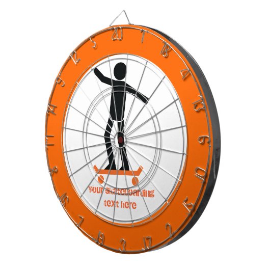 Skateboarder op zijn skateboardaangepast dartbord (Voorkant Rechts)