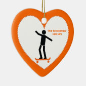 Skateboarder op zijn skateboardaangepast keramisch ornament (Rechts)