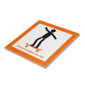 Skateboarder op zijn skateboardaangepast tegeltje (Zijkant)