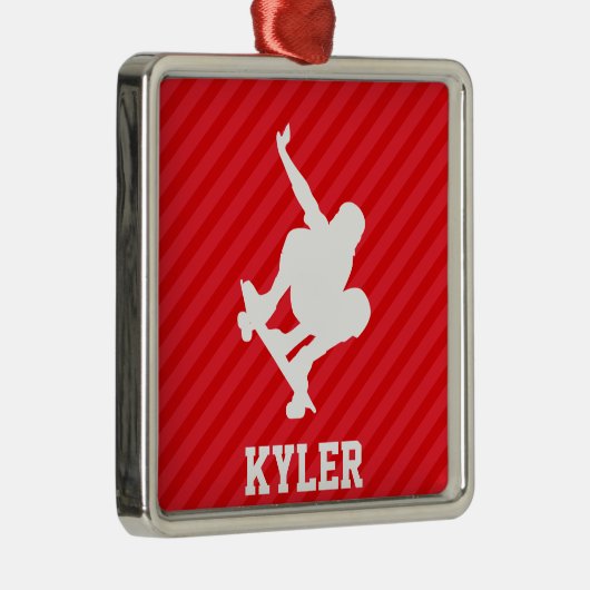 Skateboarder; Scarlet Red Stripes Metalen Ornament (Rechts)