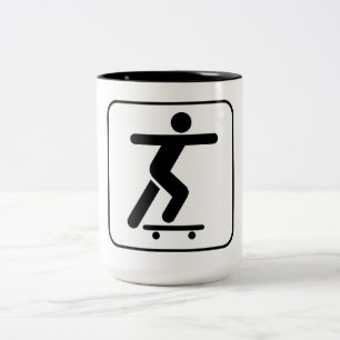 Skateboarder Sign Black and White Tweekleurige Koffiemok