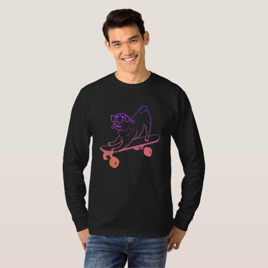 Skateboarder Skateboarding Dog Pug on Skateboard T-shirt (Voorkant volledig)