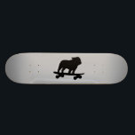 Skateboarding English Bulldog Silhouette Cool Dog Persoonlijk Skateboard<br><div class="desc">Cool Skateboarding English Bulldog Silhouette. Deze volmaakte skaterhond is onderweg. Een geweldige skateboard voor hondenliefhebbers mensen en skaterkantines. Bekijk Jenn's Doodle World voor dit leuke hondenontwerp op meer producten die mooie cadeaus maken.</div>