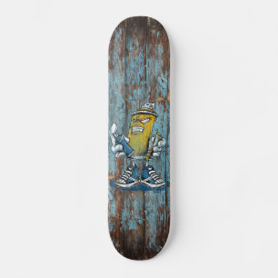 Skateboards gegraffiti op planken van afgewerkte h