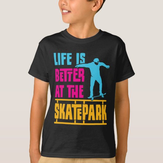 Skatende Tiener Longboard Skateboarder Skateboarde T-shirt (Voorkant)
