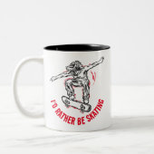 Skater Doing Mid-Air, in plaats van schaatsen Tweekleurige Koffiemok (Links)