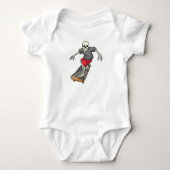 Skelet als Skater met skateboard Romper (Voorkant)