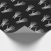 Skelet Bone Hands Pattern op Black Halloween Cadeaupapier (Hoek)