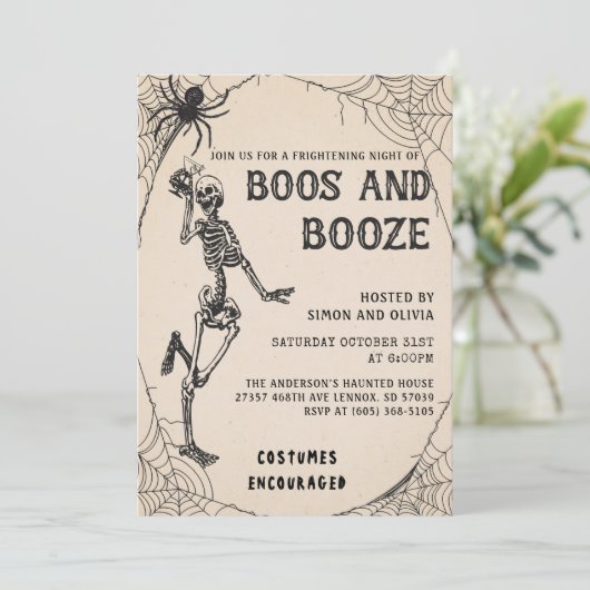 Skelet Boos & Booze Volwassen Halloween Feest Kaart (Staand voorkant)
